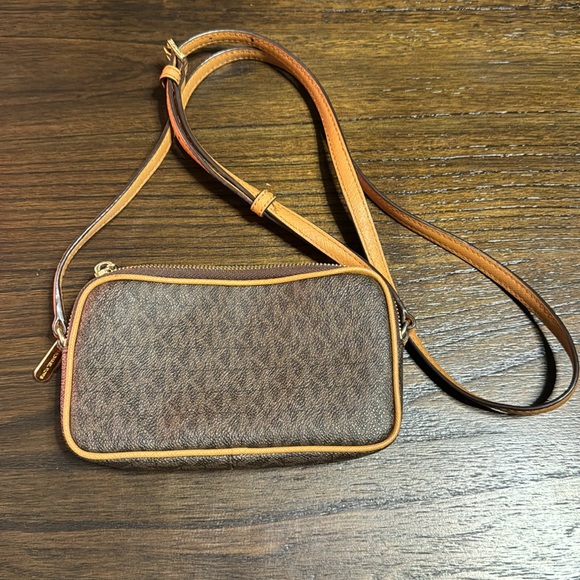 Michael Kors Crossbody - Picture 2 of 6